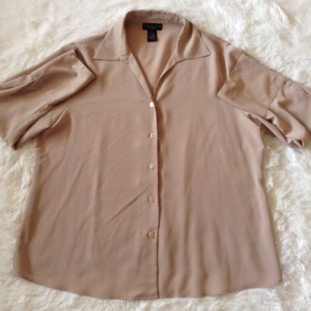 Jennifer Lloyd Woman button-down top